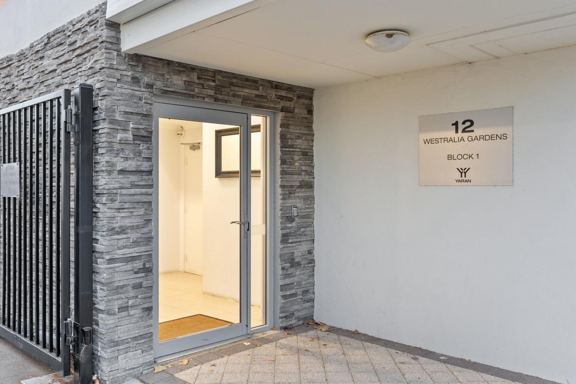 Yaran Suites Rockingham Eksteriør billede