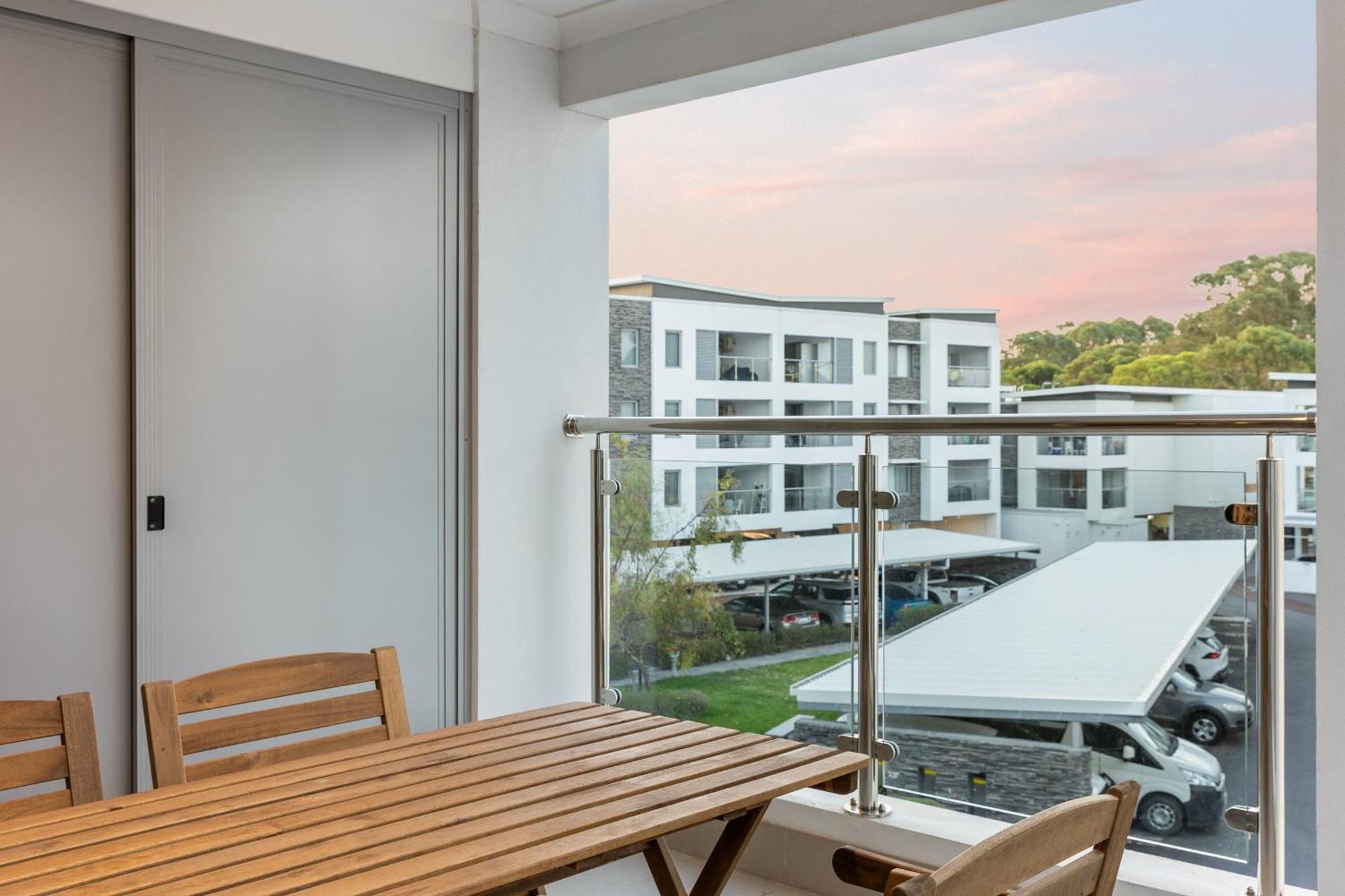 Yaran Suites Rockingham Eksteriør billede