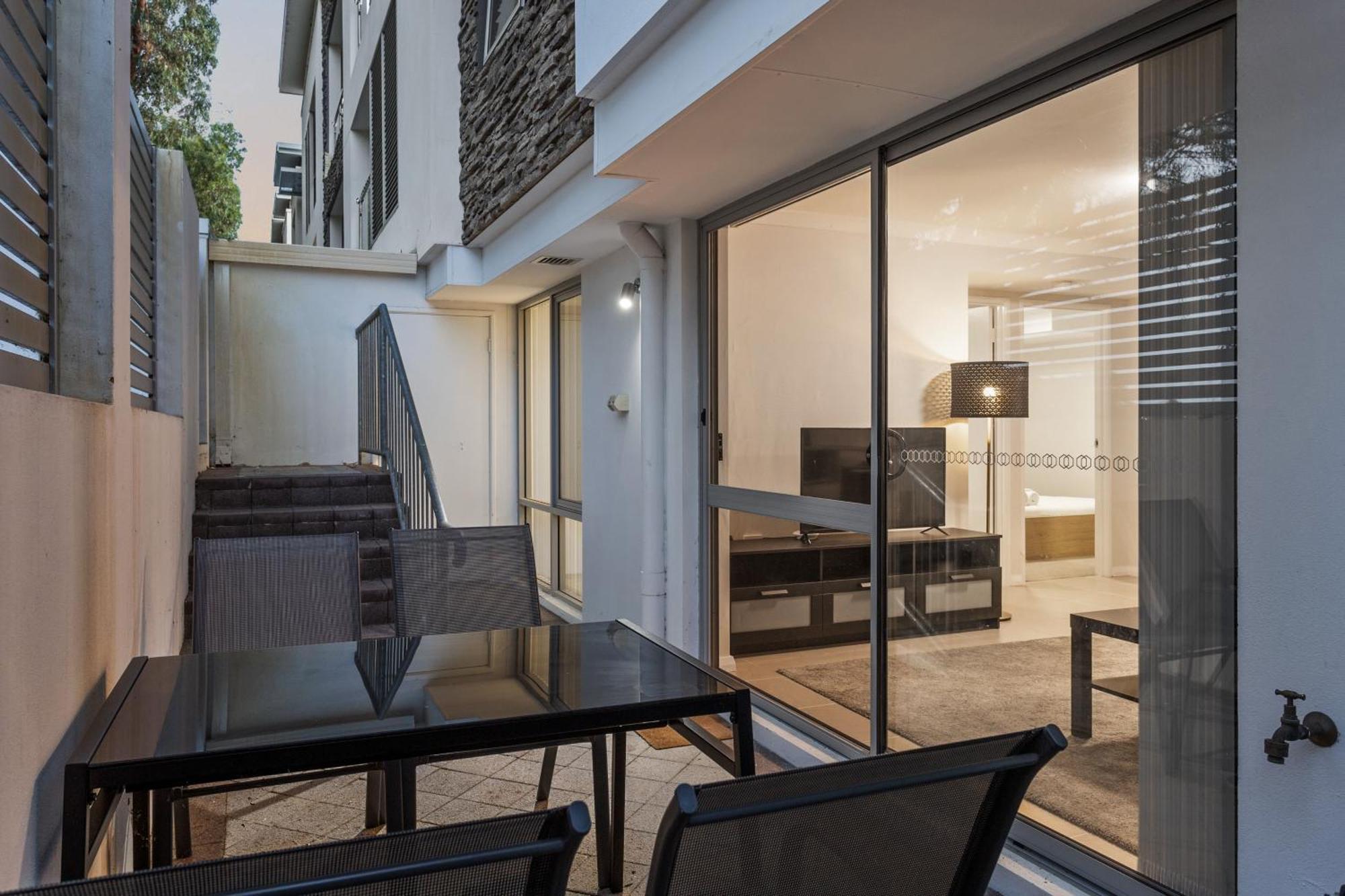 Yaran Suites Rockingham Eksteriør billede