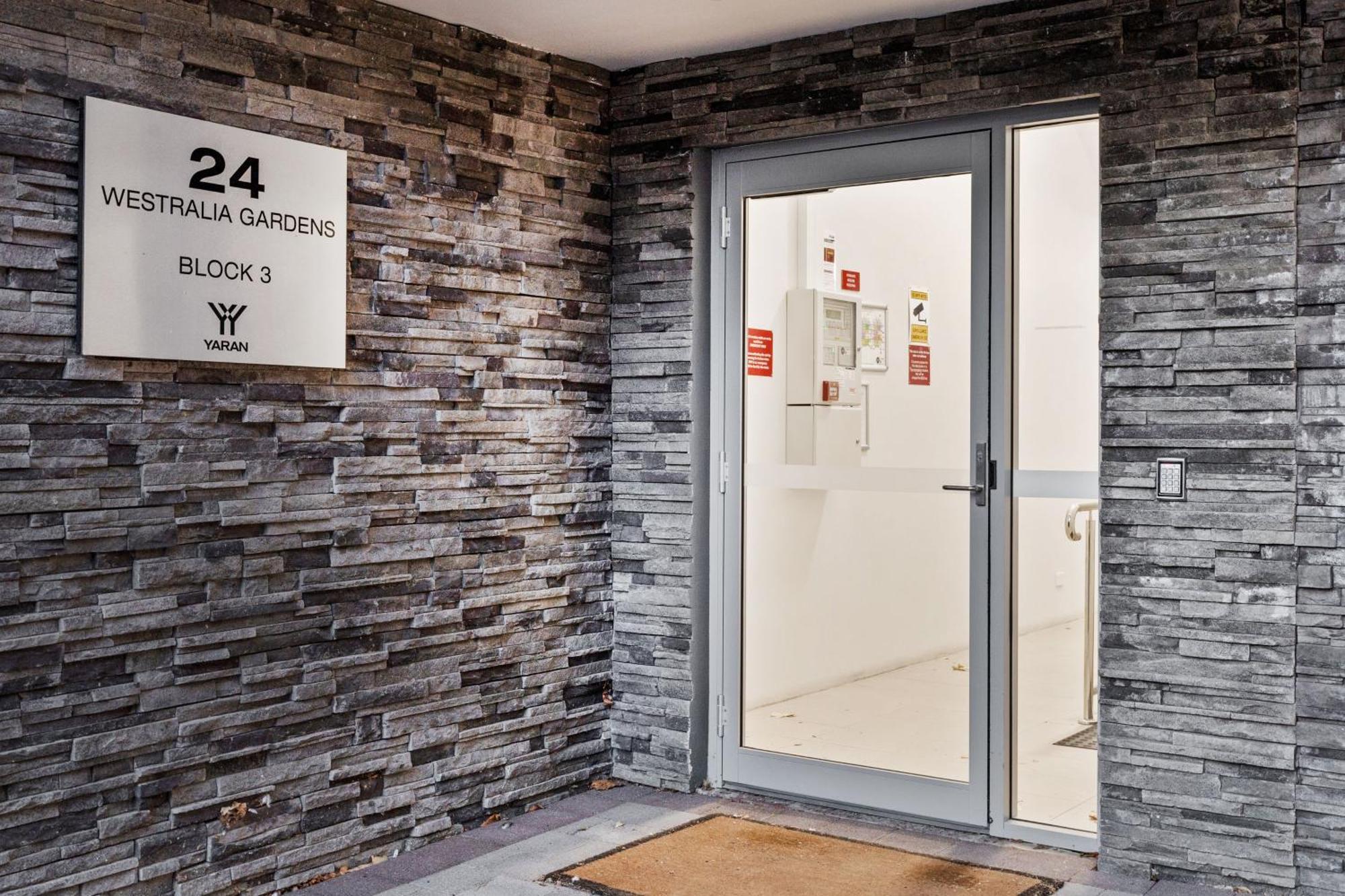 Yaran Suites Rockingham Eksteriør billede