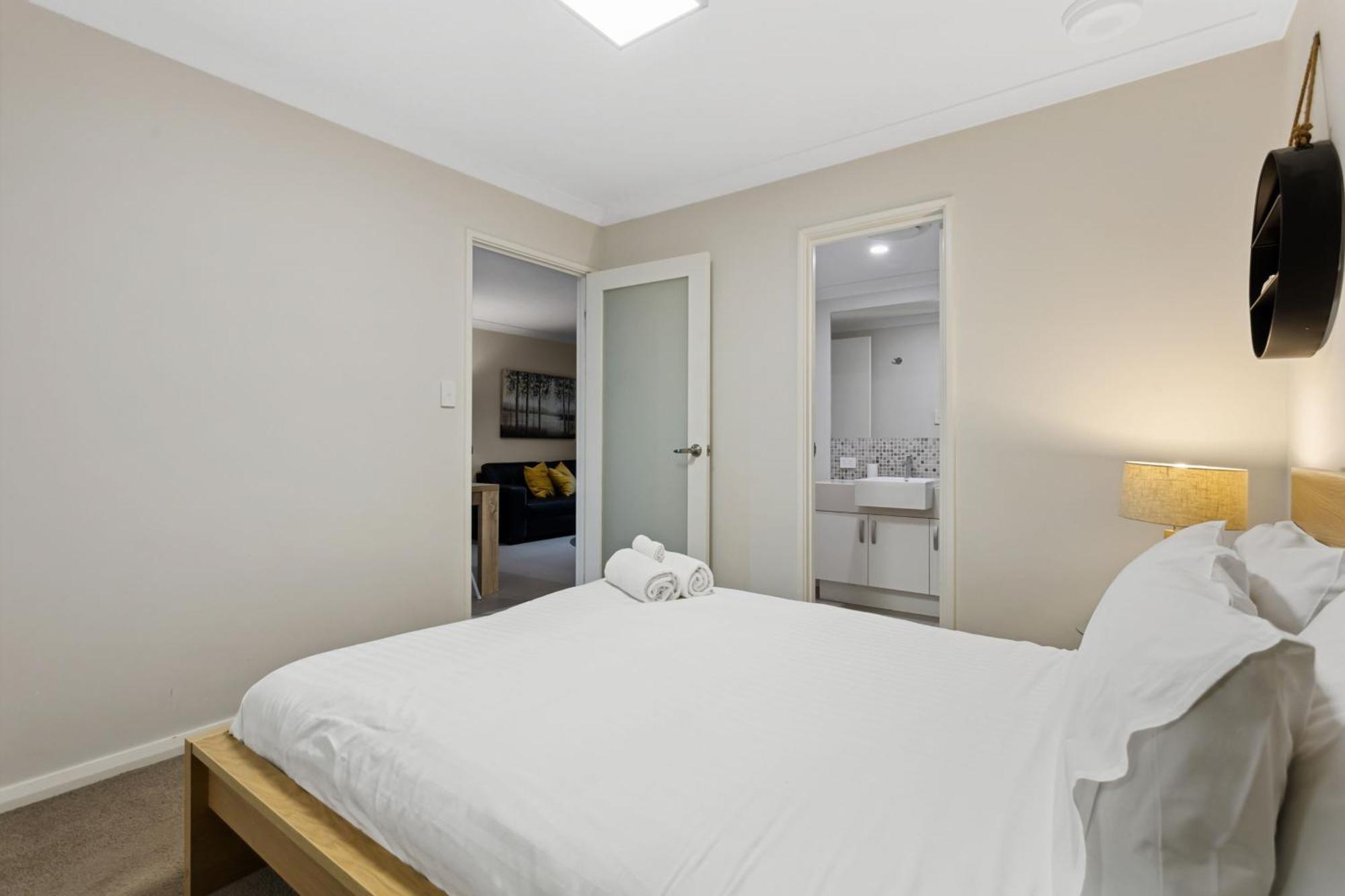 Yaran Suites Rockingham Eksteriør billede