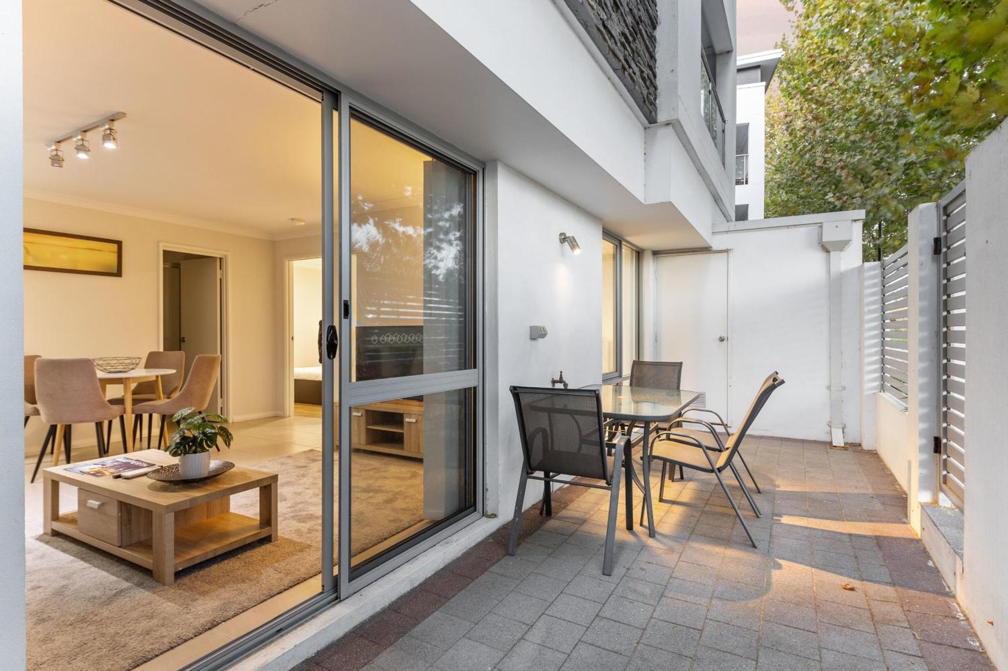 Yaran Suites Rockingham Eksteriør billede